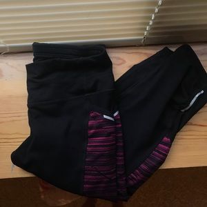 ATHLETA CROP LEGGINGS!